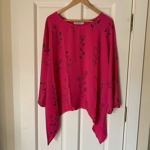 Never worn, beautiful 2X flowing top